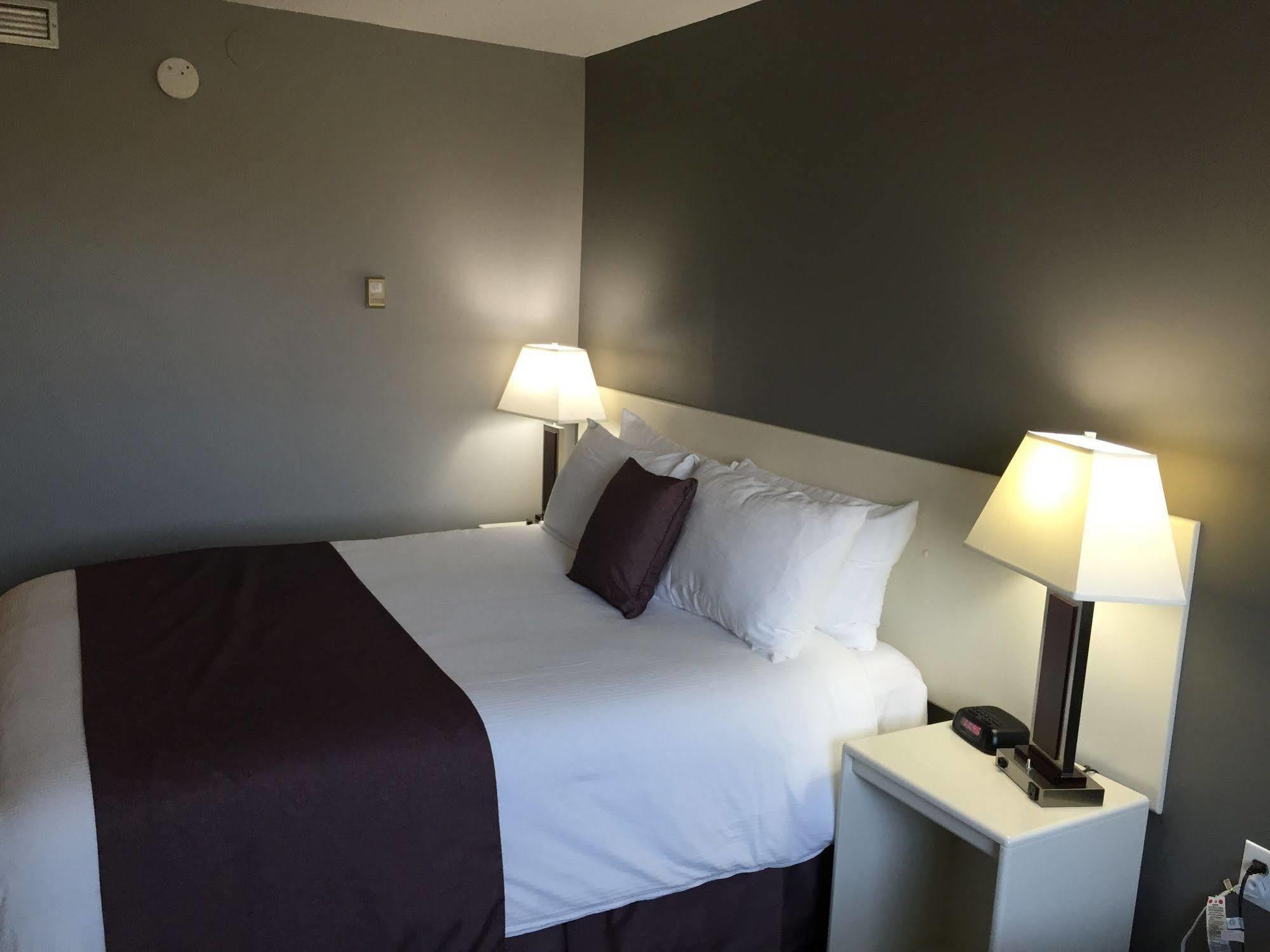 Lakeland Inn Hotel Cold Lake Εξωτερικό φωτογραφία