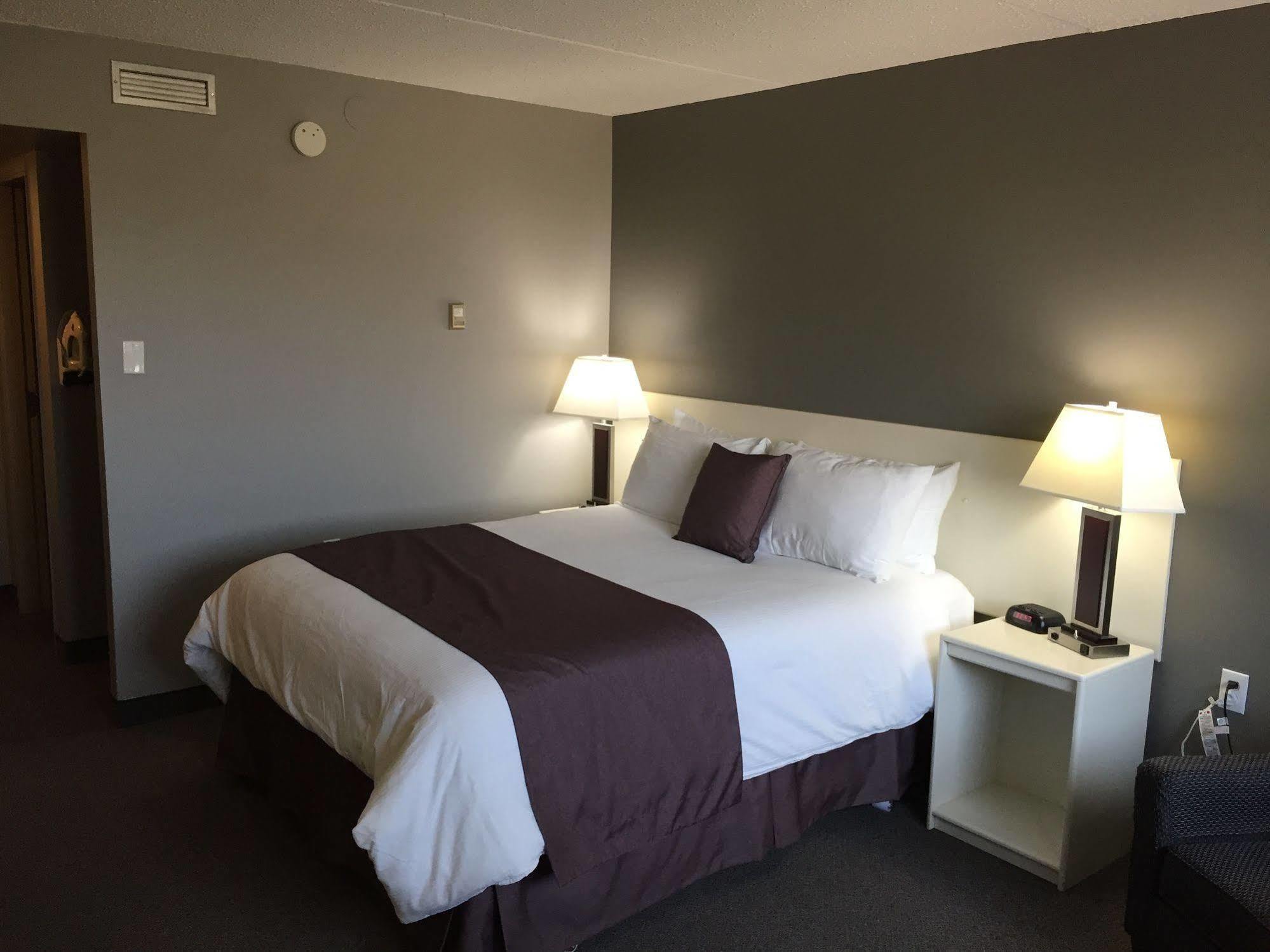 Lakeland Inn Hotel Cold Lake Εξωτερικό φωτογραφία