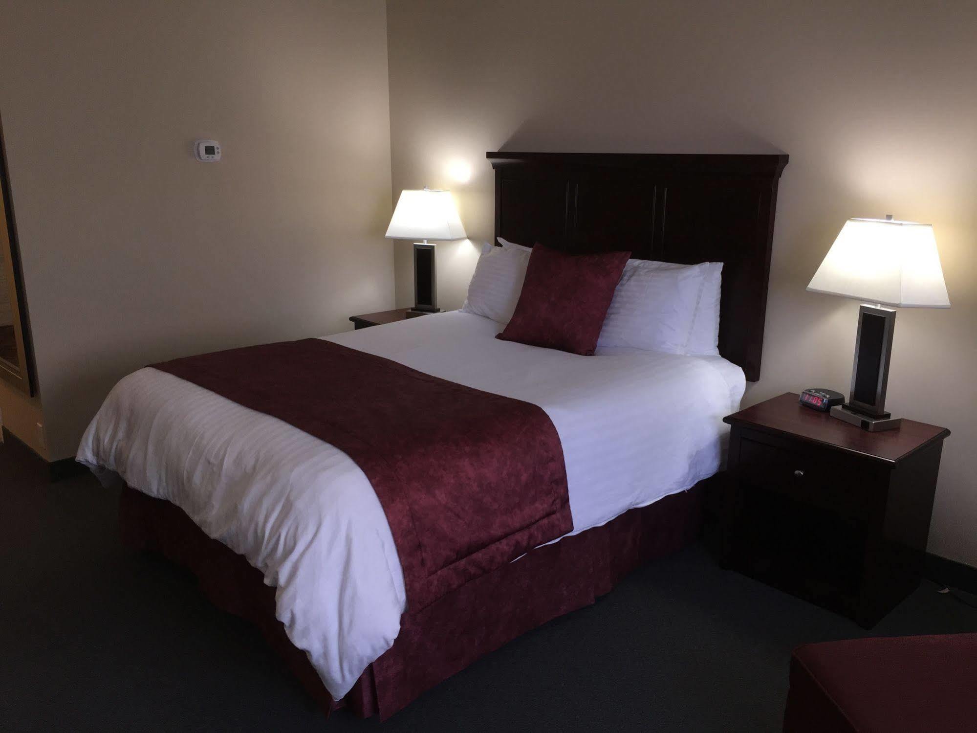 Lakeland Inn Hotel Cold Lake Εξωτερικό φωτογραφία